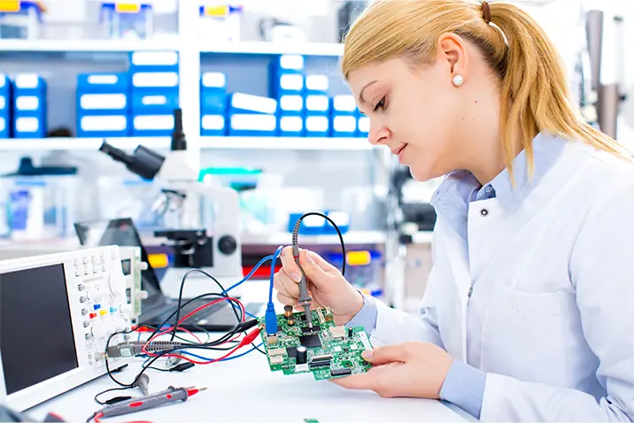 Content Industrie Elektrotechnik Frau
